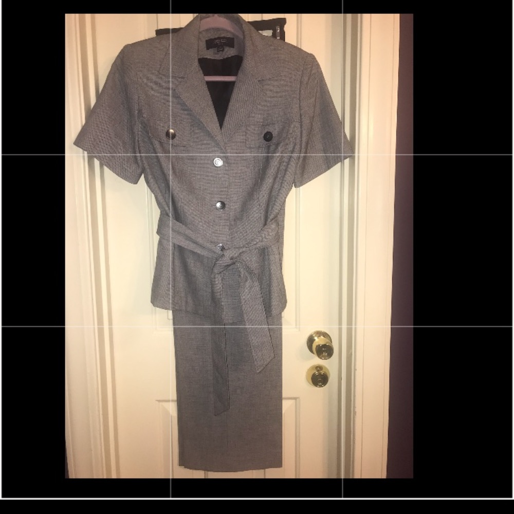 Jones wear pants suit.. waist tie jacket